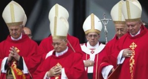Francesco non vuole essere Papa- Re  e invia altri messaggi anche in Vaticano  perché apertura al mondo  non diventi “mondanità”