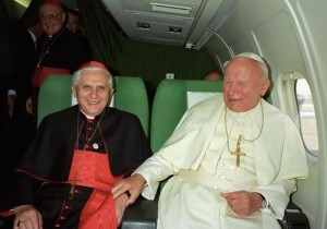 Giovanni XXIII e Papa Wojtyla santi nello stesso giorno? Ultimati i processi di canonizzazione. Deciderà Papa Francesco