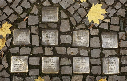 Un puzzle della memoria per Roma con altri 15 “Stolpersteine” dell’artista tedesco Gunter Demning