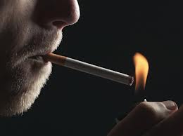“Il fumo uccide” ma a noi piace tanto lo stesso. L’ultimo allarme sul vizio più diffuso al mondo arriva dal Surgeon General statunitense