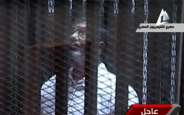 Egitto: il Presidente deposto Morsi in tribunale. Rischia la pena di morte. Ucciso importante generale del Ministero degli Interni