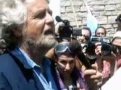 Nove mesi di reclusione per Beppe Grillo chiesti dal Pm di Torino: violò nel 2010 con i No Tav i sigilli di una Baita