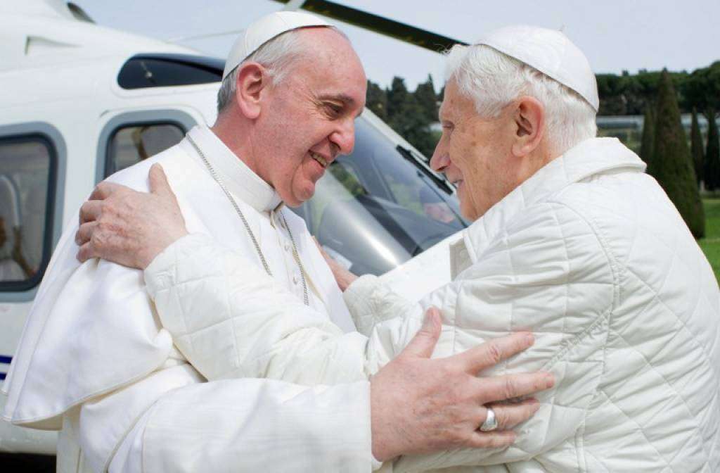 Benedetto XVI: la mia rinuncia al papato é valida e nessuno l’ha imposta. Forte identità di vedute e amicizia con Francesco