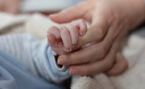 Il Belgio estende la pratica dell’eutanasia anche ai minori. E’ il primo paese al mondo a prendere la decisione
