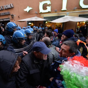 Blitz dei Forconi a Roma. Il Coordinamento 9 dicembre ha manifestato fuori da Montecitorio, occupata la basilica di S. Maria Maggiore