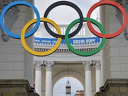 Si apre la XXII edizione delle Olimpiadi invernali. Il Fisht Stadium di Sochi da il benvenuto alle 88 nazioni in gara con una cerimonia di apertura che commuove Putin