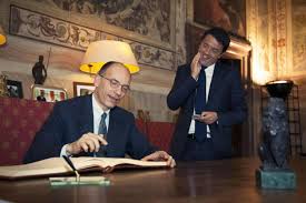 Botta e risposta tra Renzi e Letta. Il primo chiede un gioco a “carte scoperte”. L’altro: non mi farete solo galleggiare