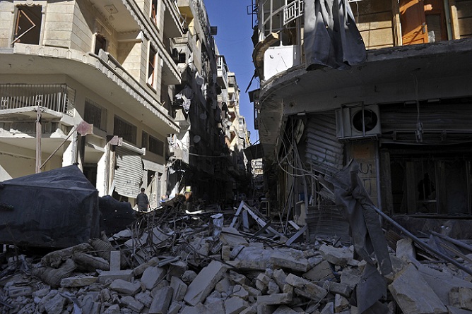 Almeno 10 morti, tra cui 5 bambini muoiono sotto le bombe a Damasco