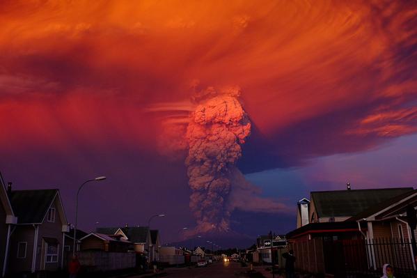 La nube rossa del Vulcano Calbucco copre sempre più l’America Latina