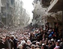 Almeno 18.000 profughi palestinesi intrappolati a sud di Damasco e circondati dai miliziani dell’Isis. Si teme un carneficina