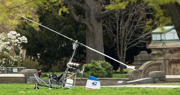 Caos a Washington: un mini elicottero atterra davanti al Campidoglio