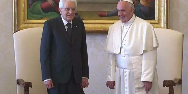 Anche Papa Francesco chiede aiuto per l’Italia per i barconi della morte