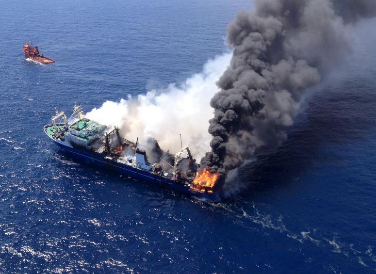 Le Canarie rischiano il disastro ambientale per l’affondamento di un peschereccio russo