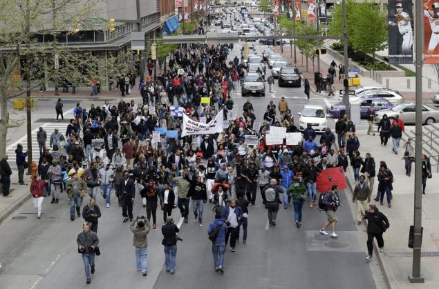 Nuove proteste a Baltimora per nero morto dopo un arresto immotivato