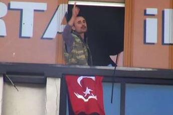 Altra azione terroristica in Turchia. Uomo armato nella sede del partito di governo poche ore dopo la sanguinosa conclusione del sequestro di un giudice