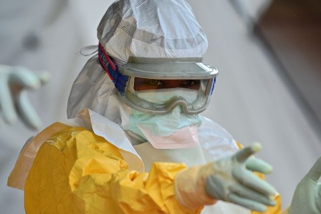 L’Ebola si trasferisce dal sangue all’occhio di un paziente giudicato guarito