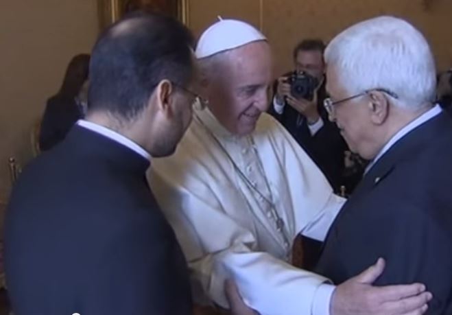 Papa Francesco canonizza due suore della Palestina alla presenza di Abbas