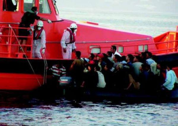 Al via la flotta europea nel Mediterraneo, ma nessuna decisione su “quote” migranti