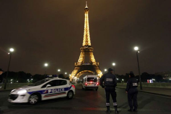 Troppi borseggiatori: sciopero dei dipendenti della Torre Eiffel