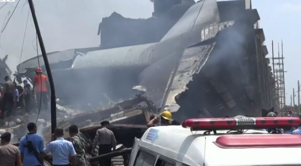Indonesia: 37 i morti a causa dell’aereo militare precipitato su zona residenziale