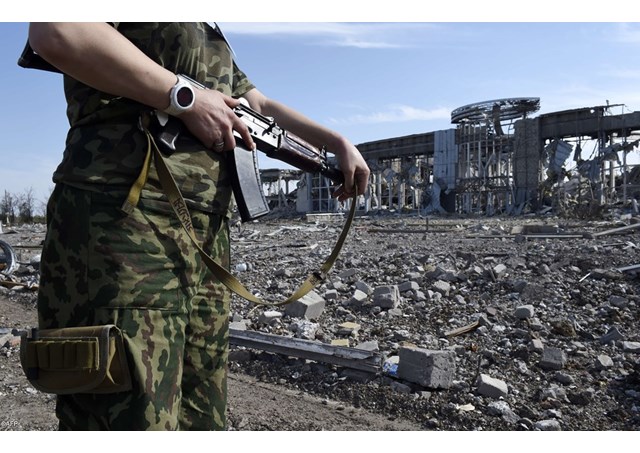 Kiev denuncia che i russi hanno ucciso sei soldati ucraini e lasciato assaltare la propria ambasciata a Mosca