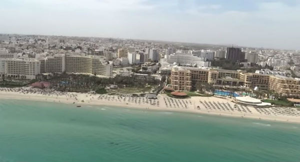 Tunisia: 7 morti e numerosi feriti ad Hammamet per attacco terroristico su spiagge di lusso