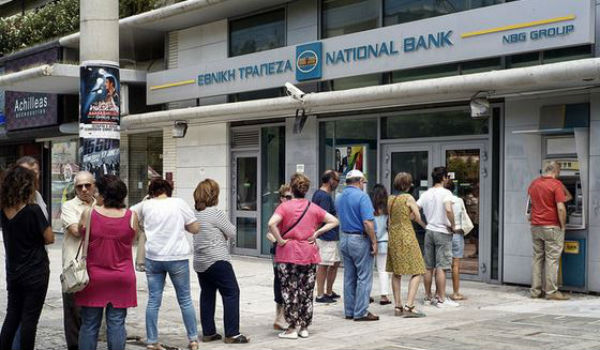 Stato di guerra in Grecia. Banche chiuse per 8 giorni. I bancomat erogano solo 60 euro al giorno.Interviene Obama sulla Merkel