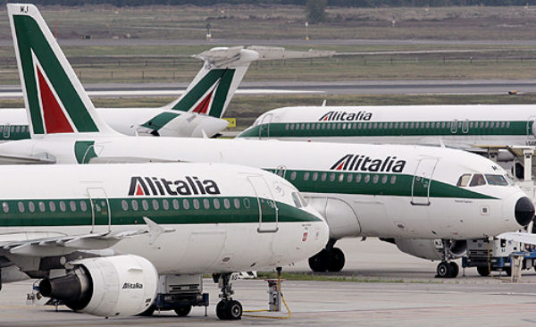 Alitalia: sciopero di 24 ore di piloti e assistenti di bordo. Si rivola sabato