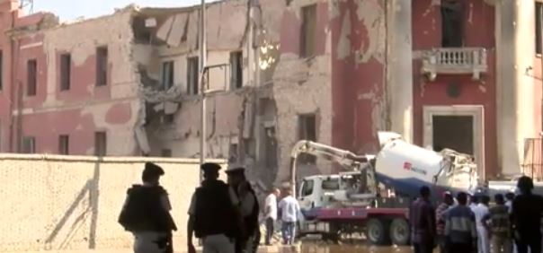 Isis contro l’Italia. Rivendicata bomba che distrutto il nostro Consolato al Cairo