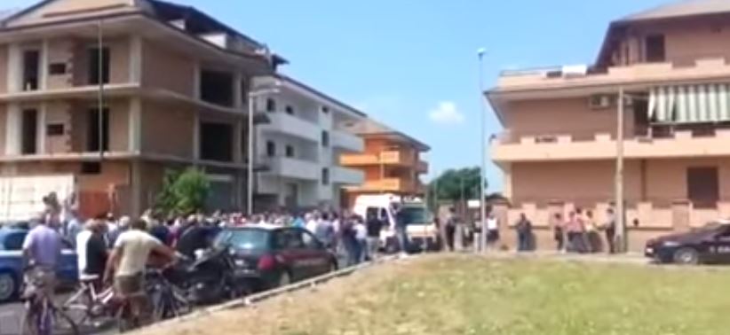 Famiglia sterminata da guardia carceraria per una banale discussione per un parcheggio. 4 morti nel casertano