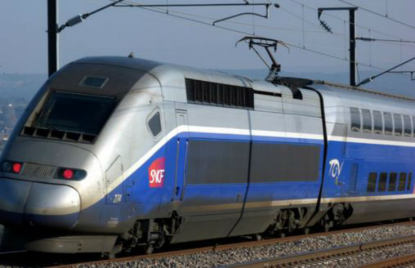 Francia: treno prende in pieno auto sui binari . Tre morti
