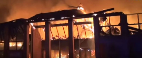 Violento incendio alla Città della Scienza di Parigi. E’ il museo più grande del mondo