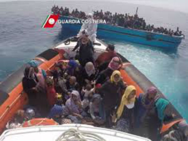 Merkel- Hollande: tirata d’orecchie per Italia e Grecia sui migranti: agiscano! Usa accoglierà 6 mila siriani