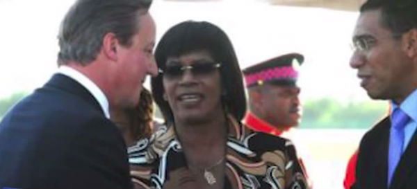 David Cameron va in Giamaica dove gli presentano il conto per la tratta degli schiavi