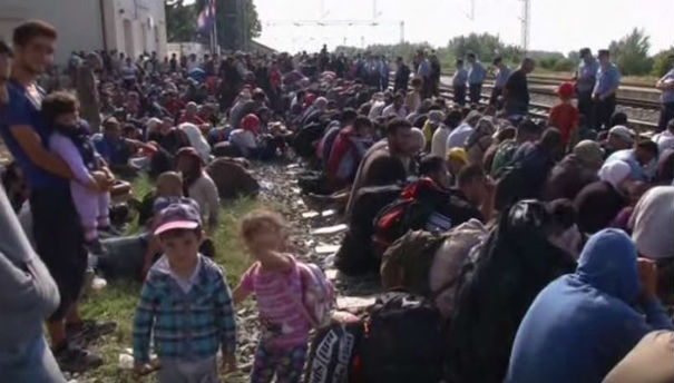 Migranti: Merkel pessimista su accordo. Turchia avverte: stanno arrivando 7 milioni di rifugiati