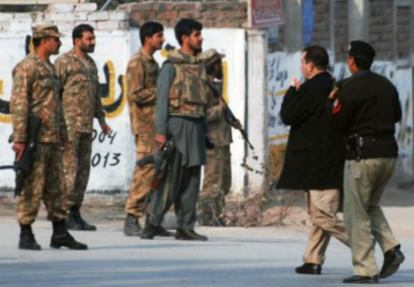 Pakistan: attacco talebano a base aerea. Uccisi 8 di loro. Feriti 10 soldati
