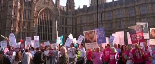 Londra: Parlamento respinge proposta di legge su eutanasia. Partiti divisi