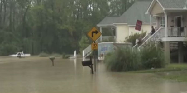 Usa: 15 morti nelle Carolina a casa di violente inondazioni. Casi di sciacallaggio