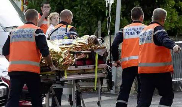 Francia: 42 pensionati morti per uno scontro tra autobus e camion finito in fiamme