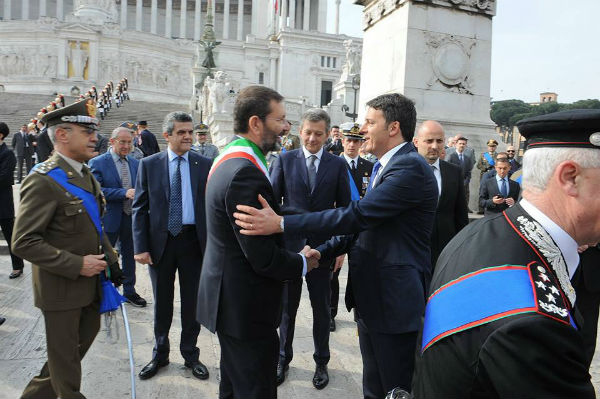 Due problemi per Renzi: le sue note spese e le unioni gay