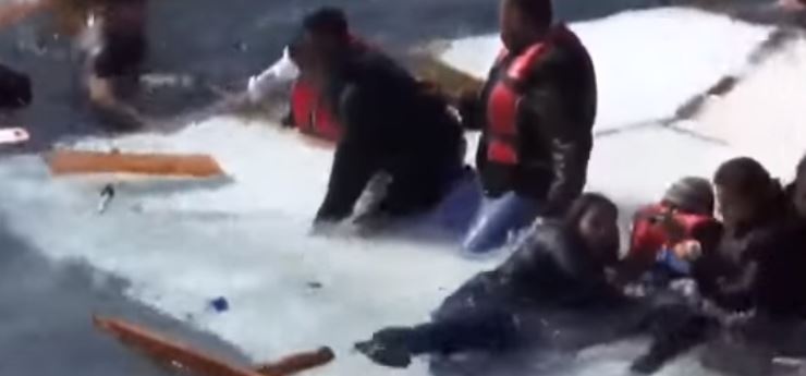 Migranti: nuove stragi in mare. 16 morti, tra cui bambini, tra Turchia e Grecia. Bulgaria: ucciso un migrante
