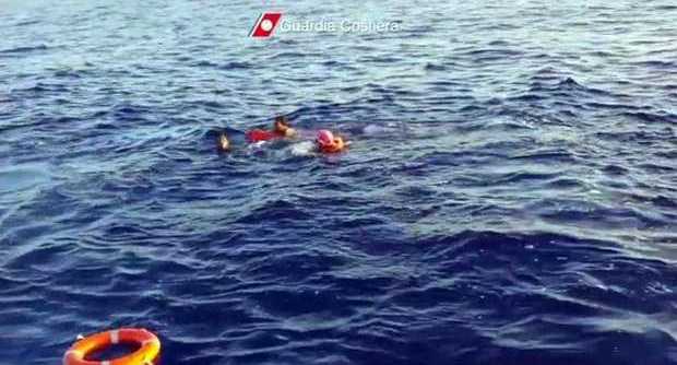 Migranti: naufragio nel mar d’Egitto, verso l’Italia. Più di 10 morti. 20 salvati
