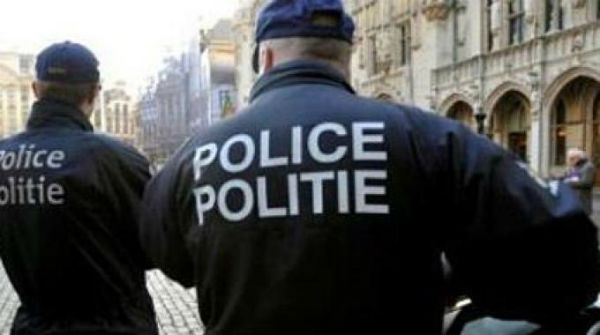 Belgio:attentato contro caserma. Uomo armato spara e fugge