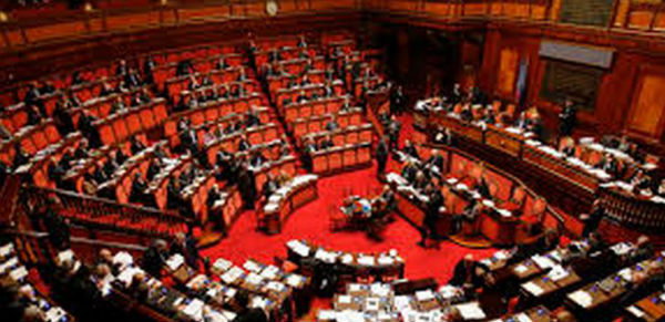 Il Senato vota la propria riforma con le opposizioni a metà sull’Aventino