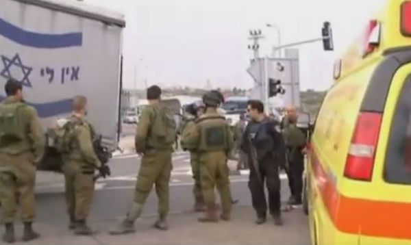 Israele: attacco a vettura con famiglia di ebrei a bordo. Morti i genitori. Miracolosamente salvi i loro 4 bambini
