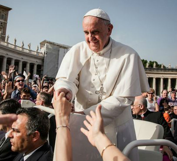 Papa vola in Toscana per una giornata tra Prato e Firenze. Atteso bagno di folla