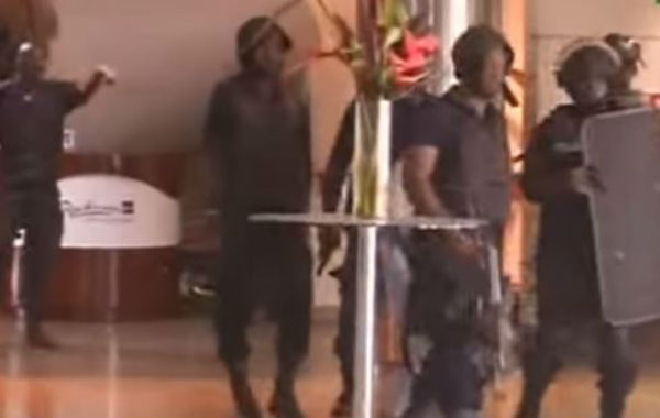 Mali: riconquistato l’albergo. Liberati gli ostaggi in mano ai terroristi. 18 ritrovati morti