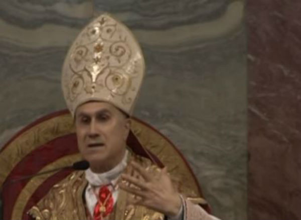 Cardinal Bertone ammette lo sbaglio e restituisce 150 mila euro al Bambin Gesù