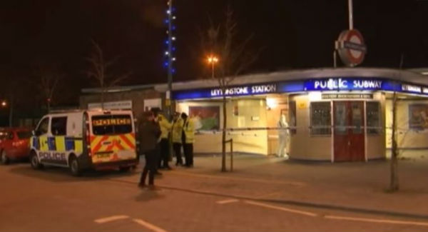 Londra. Per Polizia si tratta di terrorismo aggressione con coltello alla Metro. 3 feriti