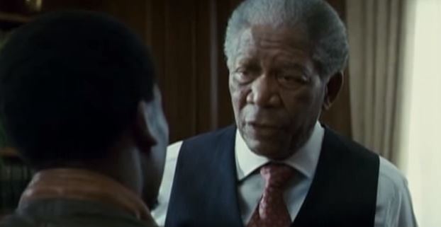 Morgan Freeman se la vede brutta per un atterraggio d’emergenza